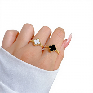 Signature Clover Ring