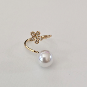 Daisy Pearl Glow Ring