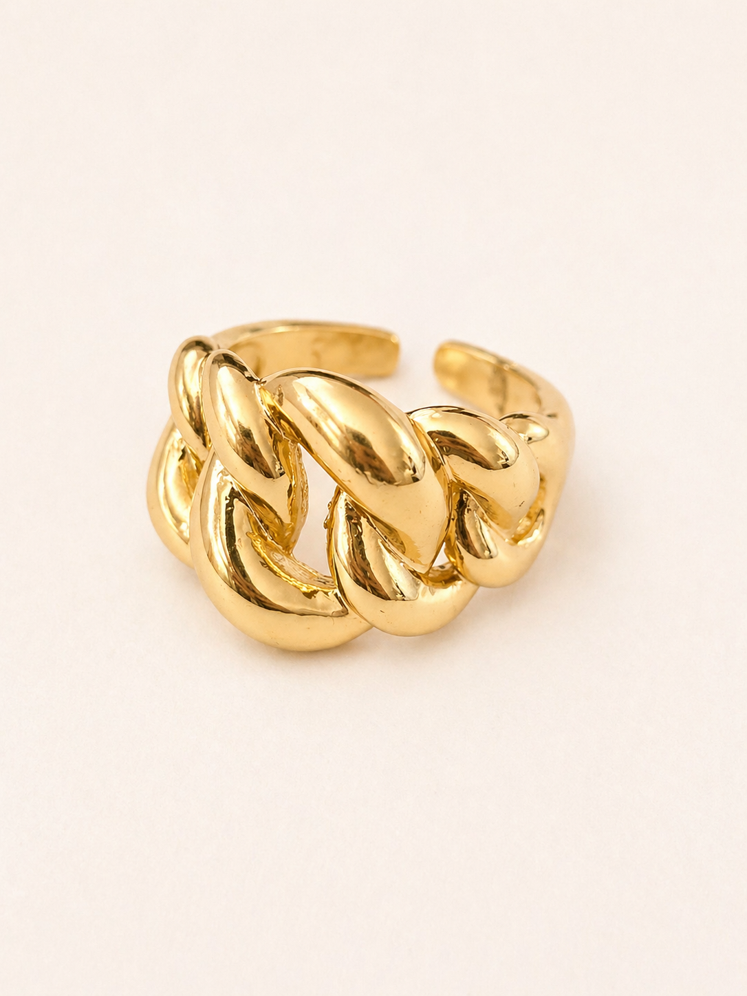 ✨ Golden Link Statement Ring