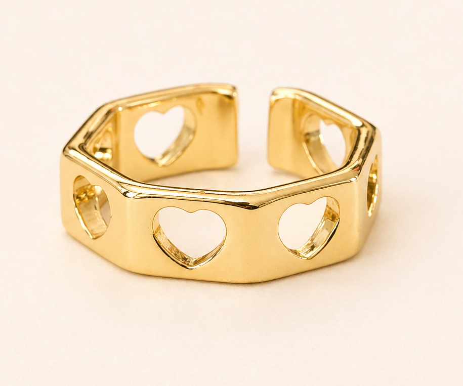 ✨ Golden Heart Cutout Ring