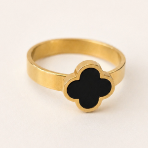 Signature Clover Ring