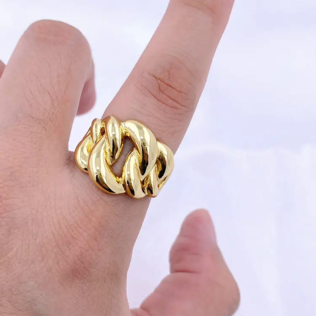 ✨ Golden Link Statement Ring - Image 3