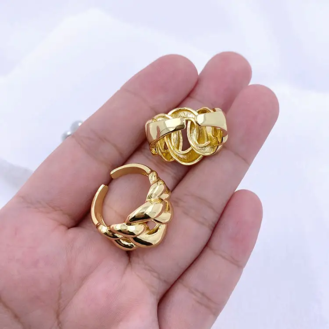 ✨ Golden Link Statement Ring - Image 4
