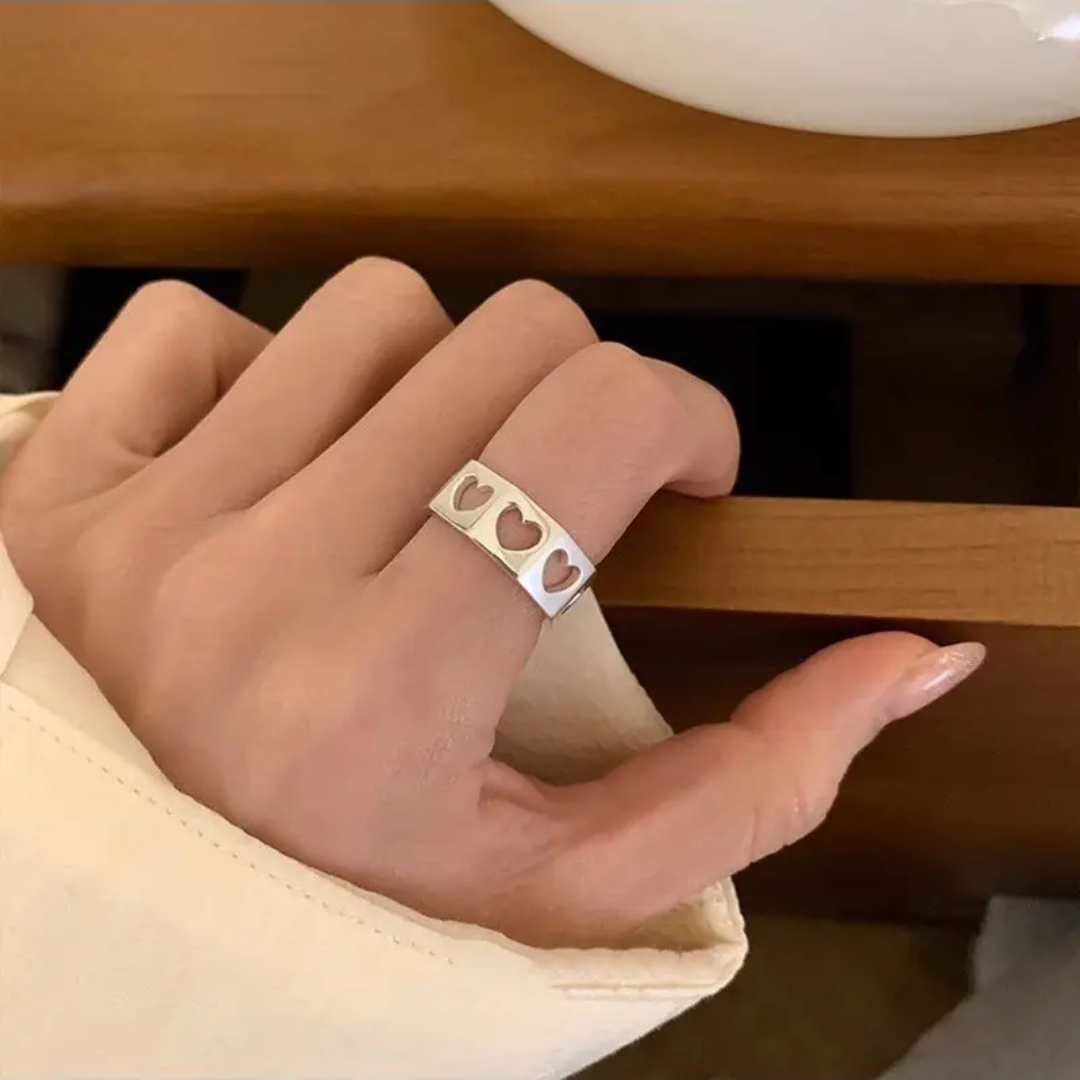 ✨ Golden Heart Cutout Ring - Image 2
