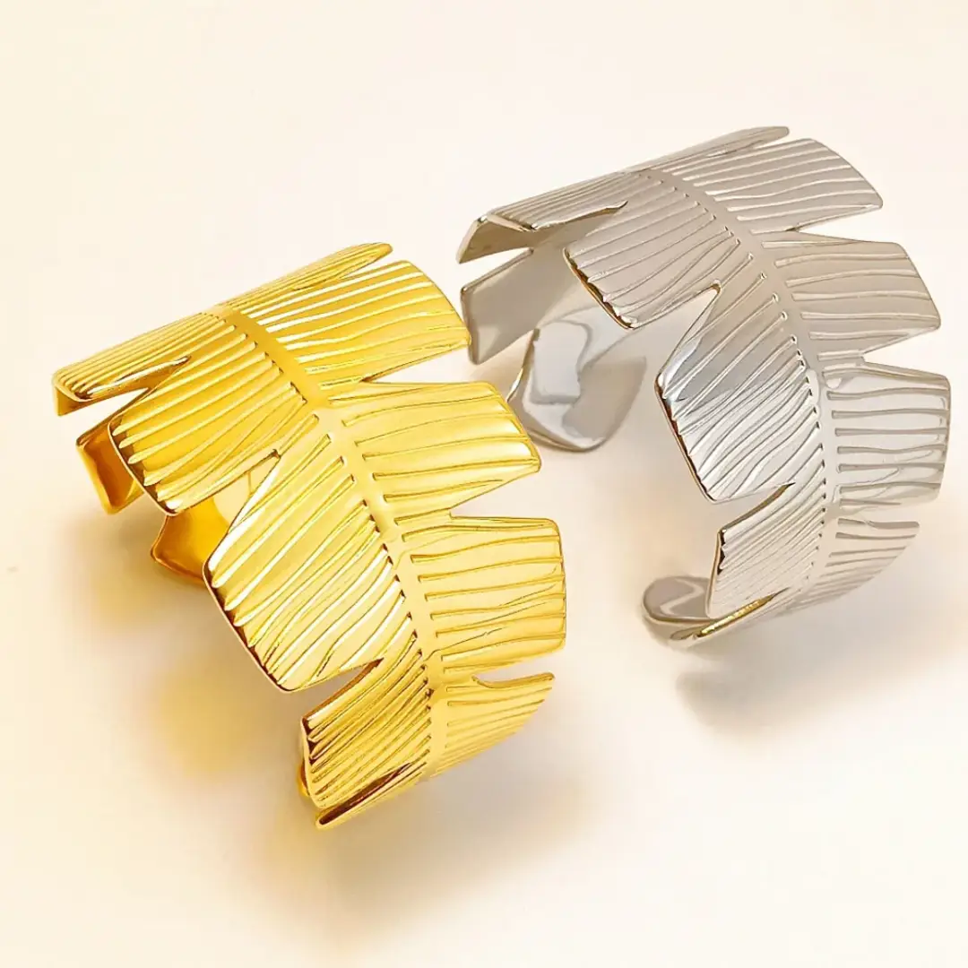 Aurelle Crest Cuff - Image 9