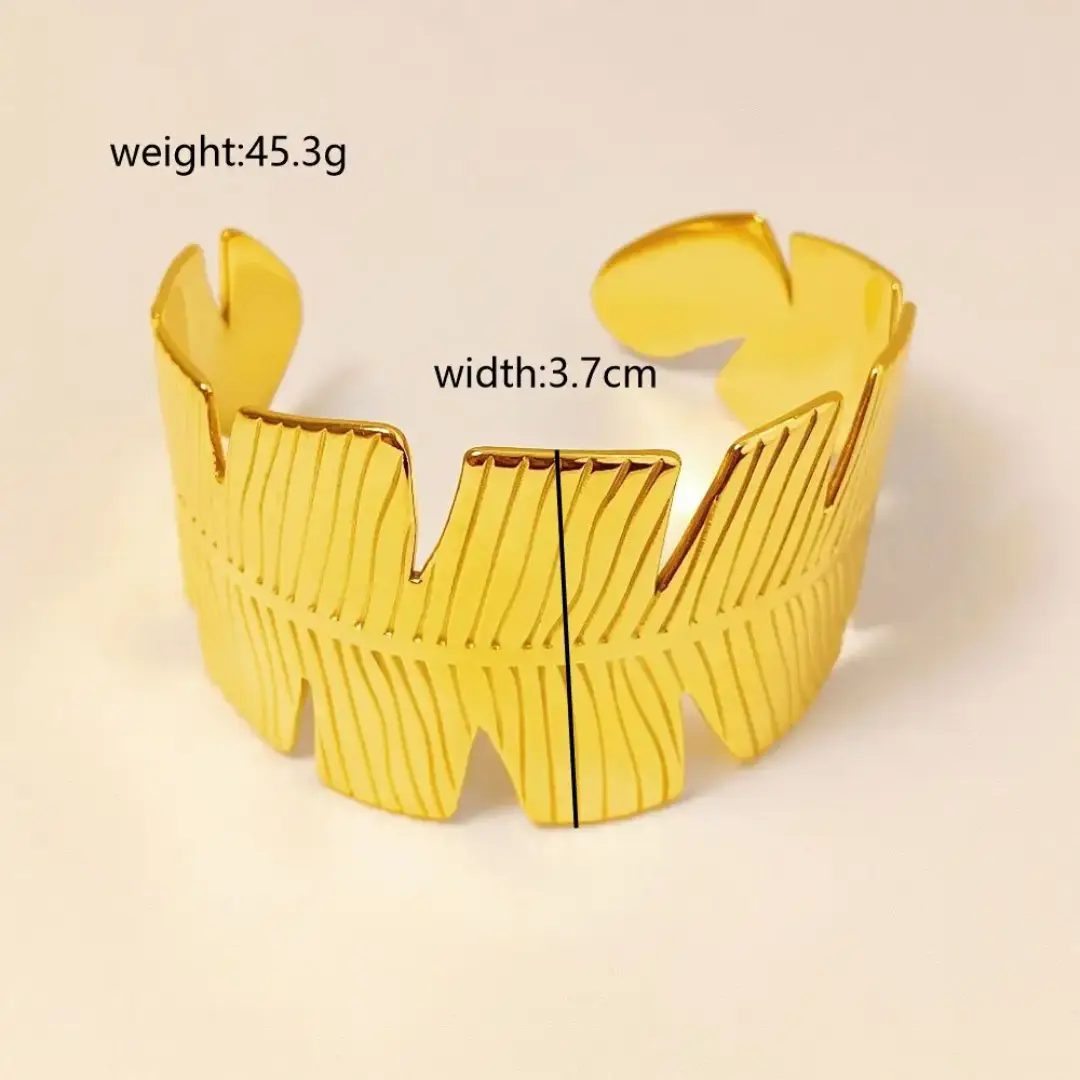 Aurelle Crest Cuff - Image 7