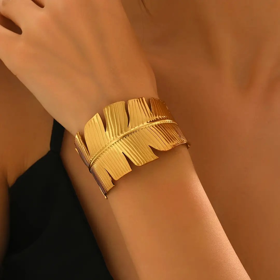 Aurelle Crest Cuff - Image 4