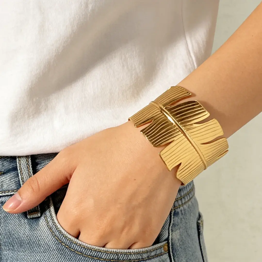 Aurelle Crest Cuff - Image 2
